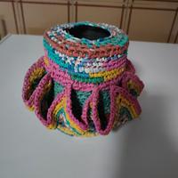 Contenitore porta filo all'uncinetto con latta 