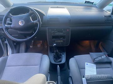 VW SHARAN