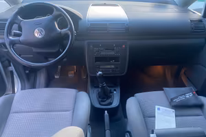 VW SHARAN