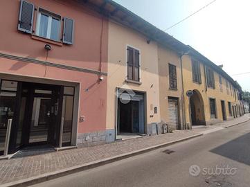 MULTILOCALE A TREZZO SULL'ADDA