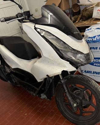 Honda pcx 125 incidentato
