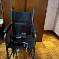 Sedia a rotelle pieghevole