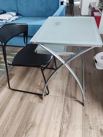 tavolino porta PC alluminio e vetro temperato 