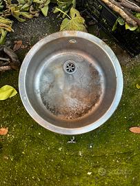 Lavandino in acciaio