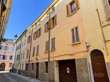 MAGAZZINO / GARAGE DOPPIO centrale