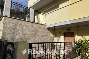 CASA SINGOLA CON GIARDINO