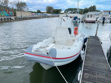 Gommone con motore mercury