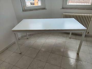 Tavolo da  ufficio
