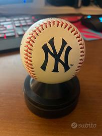 New York Yankees baseball clubhouse rawlings 2006