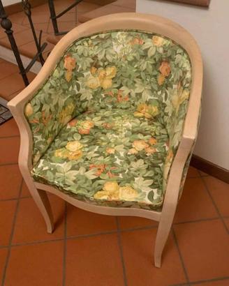 Poltroncina a Pozzetto Imbottita in Stile Floreale
