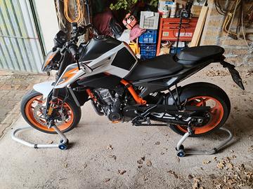 KTM 890 Duke R
