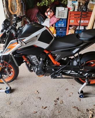 KTM 890 Duke R