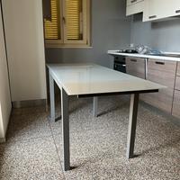 Tavolo da cucina in vetro estensibile