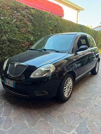 Lancia y