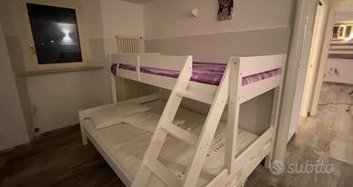 Letto a castello a tre posti con materasso