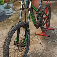MTB Downhill Giant Glory 2
