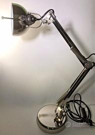 Lampada da Tavolo Braccio Girevole Snodata Acciaio