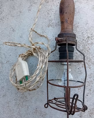 Lampada da officina  industriale  vintage 