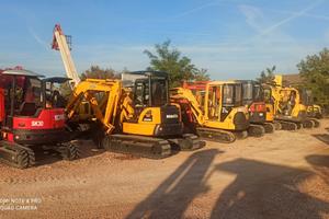 Bobcat ESCAVATORI VARIE DISPOBILITA DA 15 Q A 130 