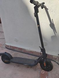 monopattino elettrico ninebot f2 e 