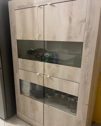 Credenza cucina spaziosa