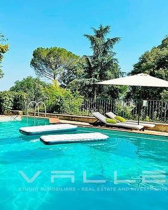 Casa indipendente di 338 m² con più di 5 locali e 