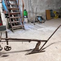 Aratro antico per arredamento stile rustico 