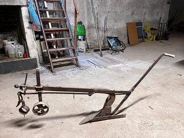 Aratro antico per arredamento stile rustico 
