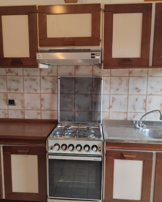 Cucina completa (in foto)