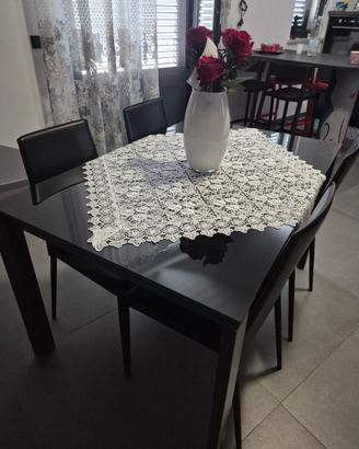 tavolo in vetro nero e 4 sedie calligaris
