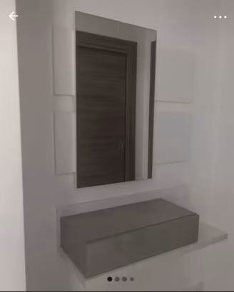 Ingresso moderno con specchio