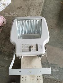 Lampada esterna anche a Milano