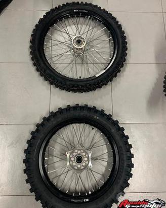 Coppia cerchi e gomme originali Honda