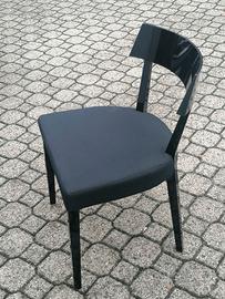 Sedia nera lucida con seduta in tessuto! 