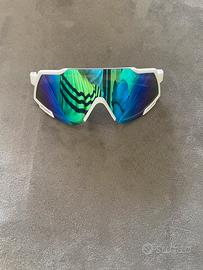 Occhiali da sole blu e bianco