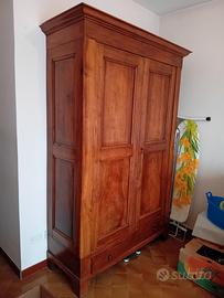 armadio in legno  massello