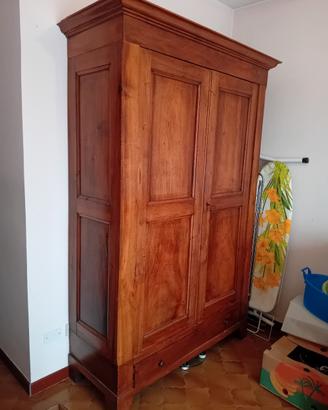 armadio in legno  massello