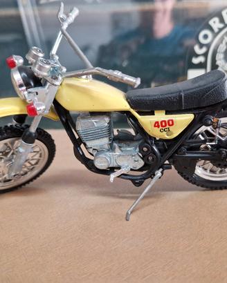 Modellino Suzuki 400