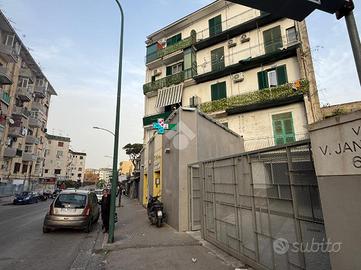 2 LOCALI A NAPOLI