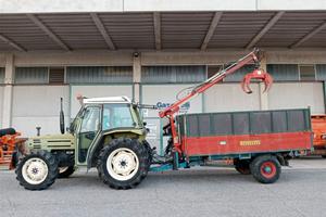 Trattore rimorchio gru