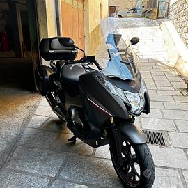 Honda integra 750