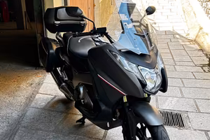 Honda integra 750
