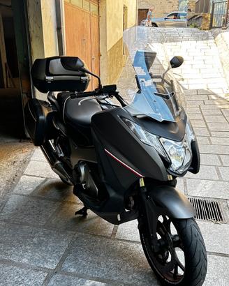 Honda integra 750