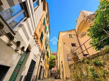 5 LOCALI A GENOVA