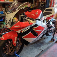 Yamaha YZF 750R