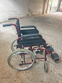 Sedia a rotelle pieghevole 