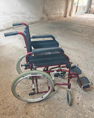 Sedia a rotelle pieghevole 