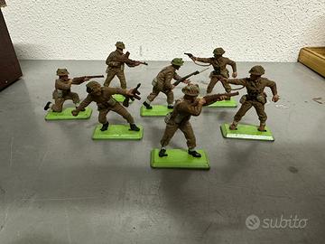 Lotto 7 soldatini Britains 1971 inglesi WW2