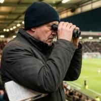 Osservatore sportivo valuta lavoro con società