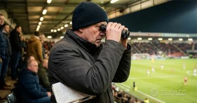 Osservatore sportivo valuta lavoro con società